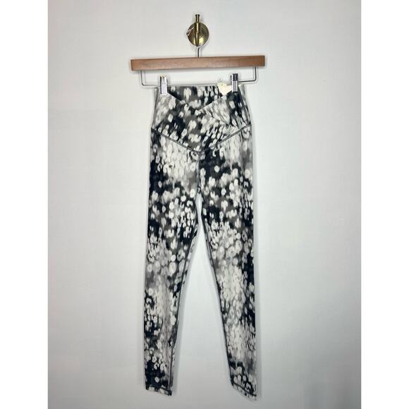 OFFLINE Aerie Hi Rise Cross Front Pattern Legging - Picture 1 of 5